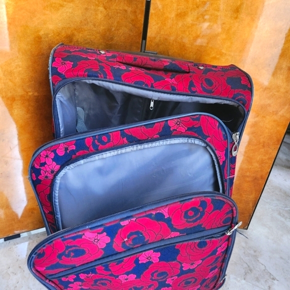 American Flyer Red Rose Suitcase Spinner Luggage 27 x 16 x 8 - Picture 11 of 11